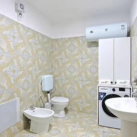 Apartamento Villa Azure - Luxury Retreat With Private Pool Overlooking Durres